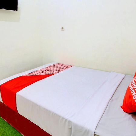 Oyo 90725 Zeevanna Guest House Syariah Kediri  Exterior foto
