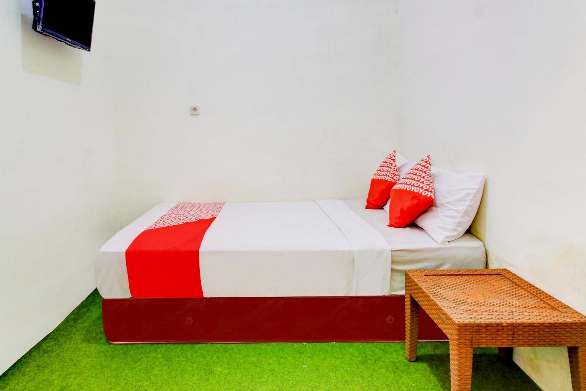 Oyo 90725 Zeevanna Guest House Syariah Kediri  Exterior foto