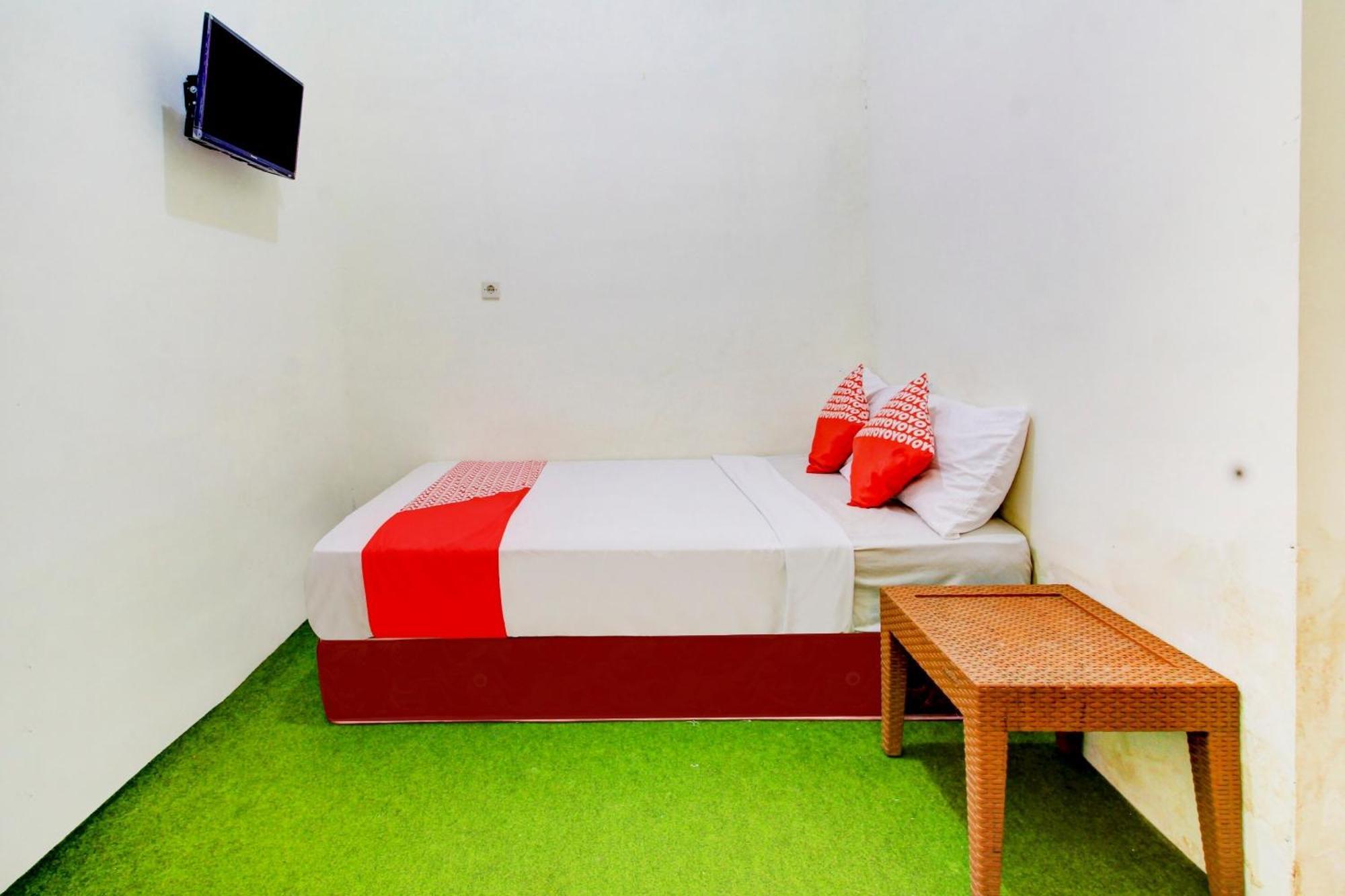 Oyo 90725 Zeevanna Guest House Syariah Kediri  Exterior foto