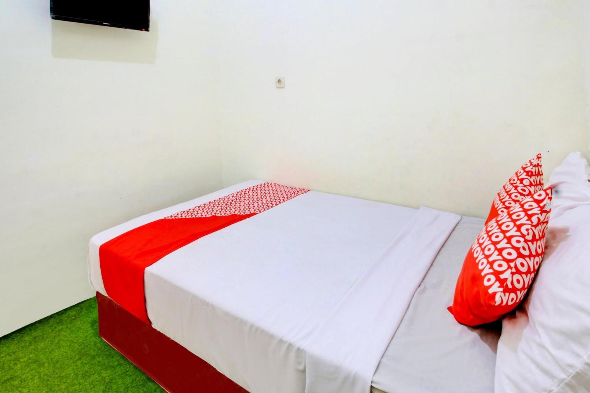 Oyo 90725 Zeevanna Guest House Syariah Kediri  Exterior foto
