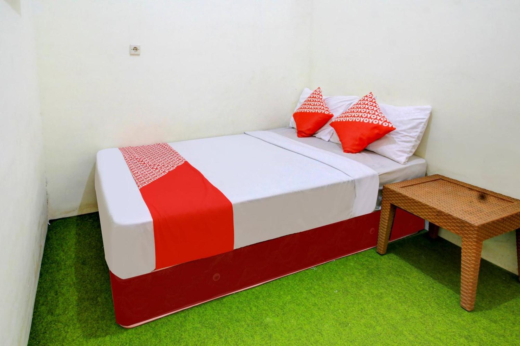 Oyo 90725 Zeevanna Guest House Syariah Kediri  Exterior foto