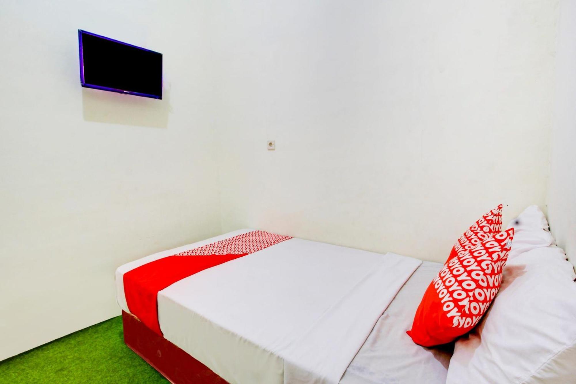 Oyo 90725 Zeevanna Guest House Syariah Kediri  Exterior foto