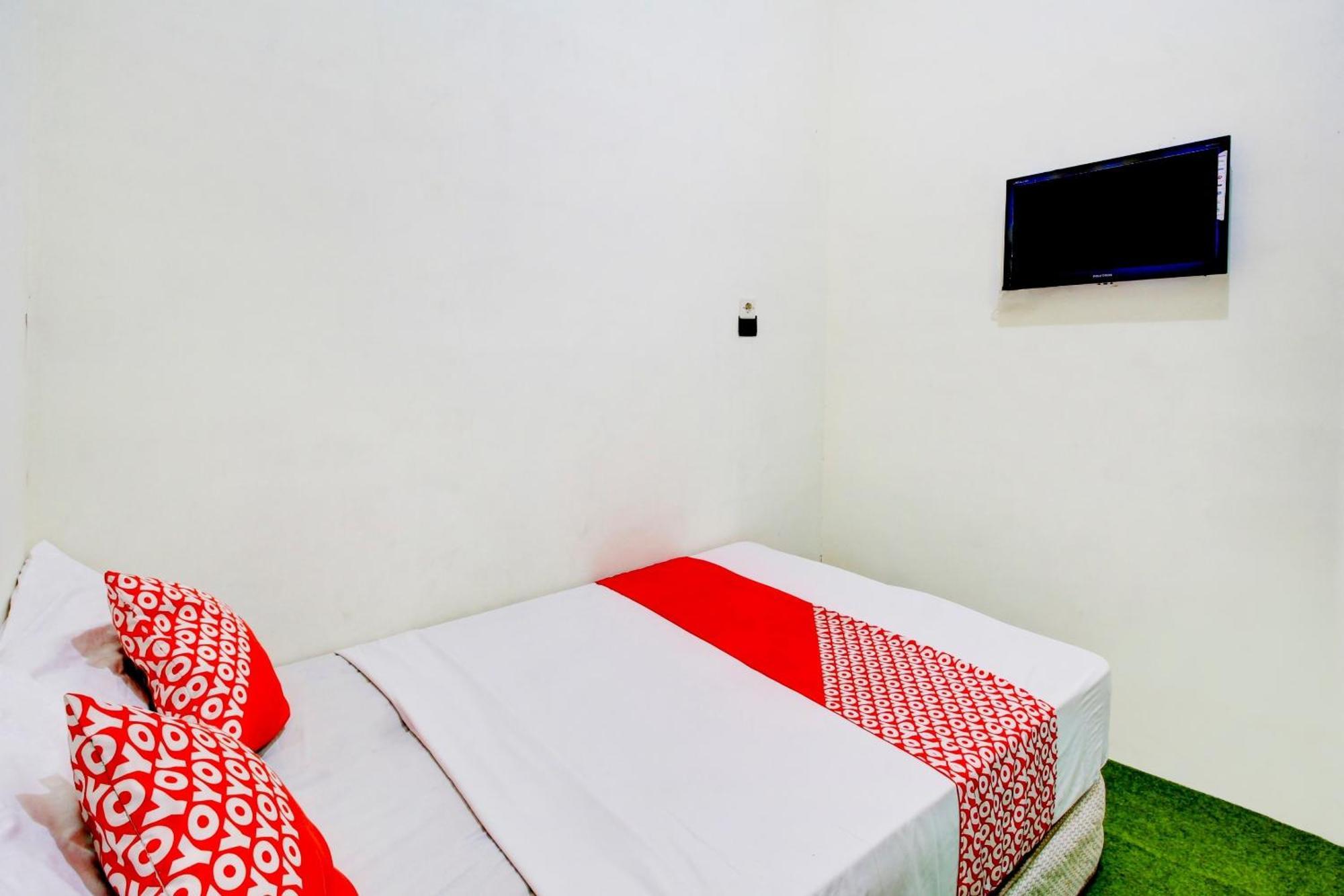 Oyo 90725 Zeevanna Guest House Syariah Kediri  Exterior foto