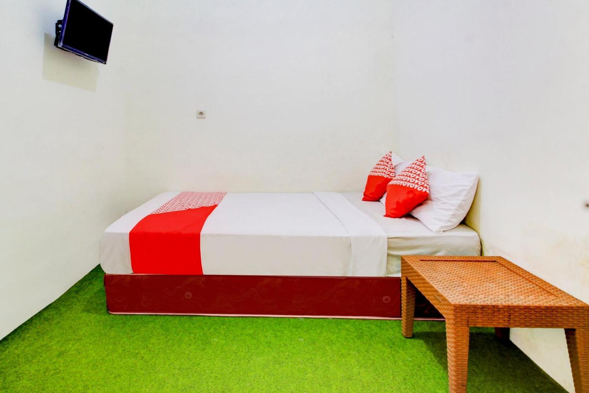 Oyo 90725 Zeevanna Guest House Syariah Kediri  Exterior foto