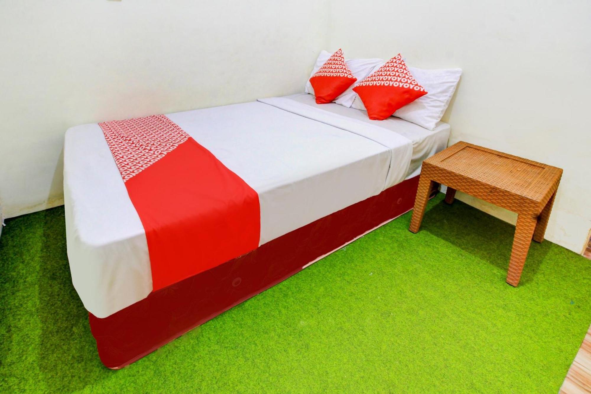 Oyo 90725 Zeevanna Guest House Syariah Kediri  Exterior foto