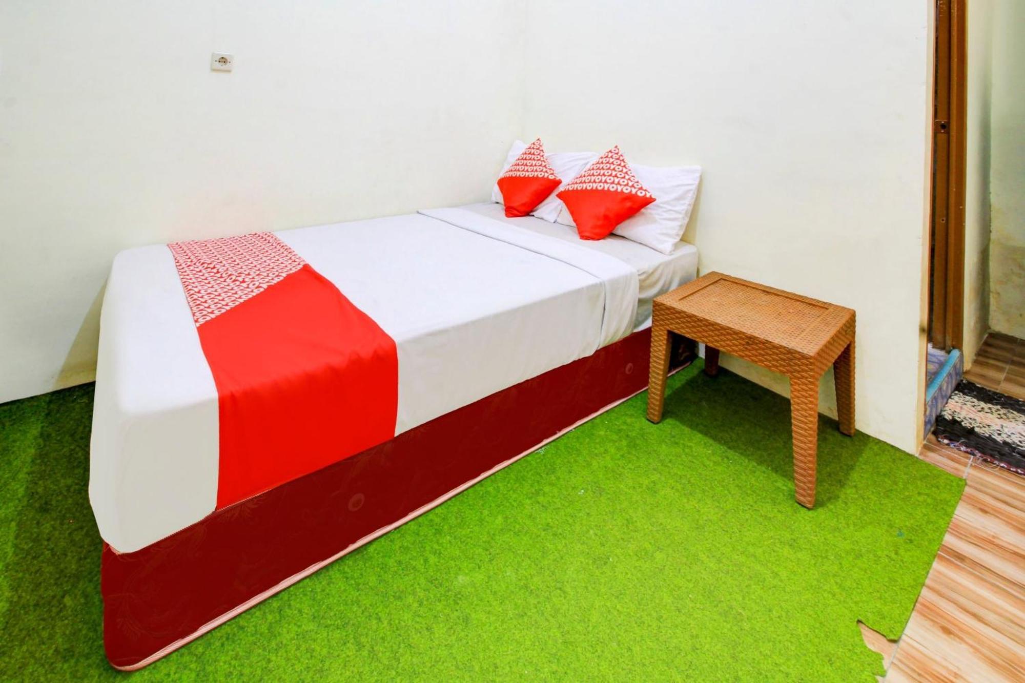 Oyo 90725 Zeevanna Guest House Syariah Kediri  Exterior foto
