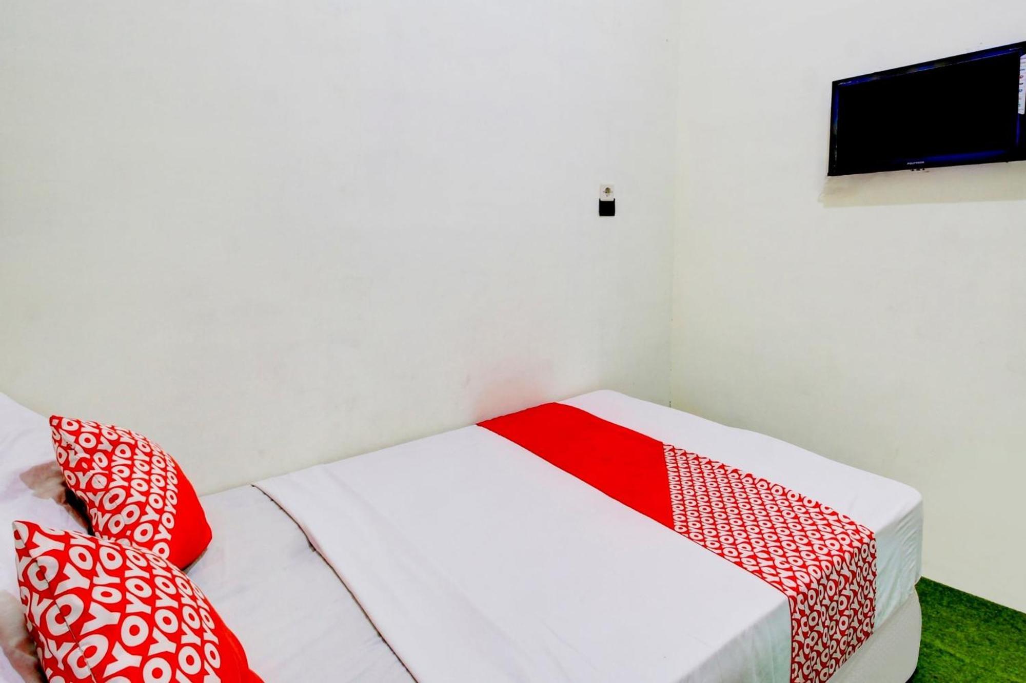 Oyo 90725 Zeevanna Guest House Syariah Kediri  Exterior foto